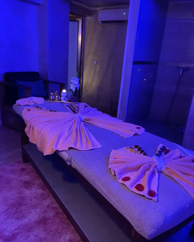Cabine de massage avec douche privative chez Arko Prestige Spa à Bourgogne, Casablanca