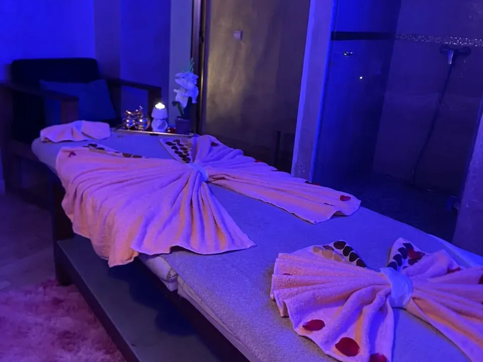 Cabine de massage avec douche privative chez Arko Prestige Spa à Bourgogne, Casablanca