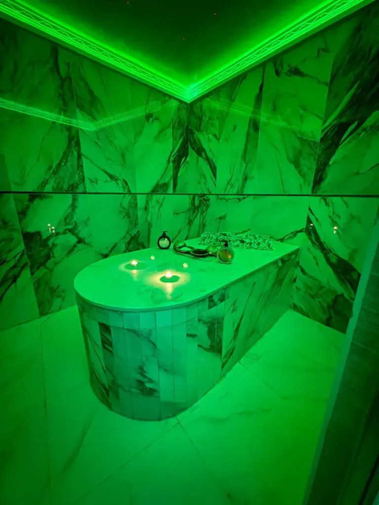 Marble hammam table under ambient lighting at Arko Prestige Spa